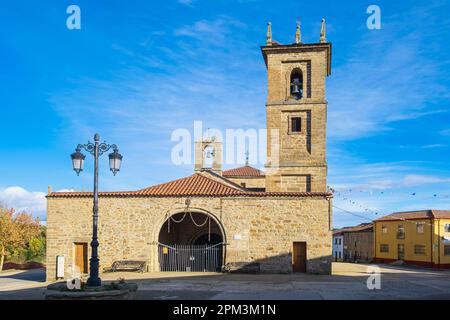 Spanien, Kastilien und León, Rionegro del Puente, Bühne auf der Via de la Plata über Ourense oder Camino Sanabres, spanische Wallfahrtswege nach Santiago de Compostela, Kirche Nuestra Señora de la Carballeda Stockfoto