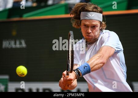 11. April 2023, Monte Carlo, Monaco: ANDREY RUBLEV von Russland im Kampf gegen J. Munar von Spanien am 3. Tag des Rolex Monte-Carlo Masters 2023, ATP Masters 1000 Tennis Turnier im Monte-Carlo Country Club. Rublev gewann 4:6, 6:2, 6:2. (Kreditbild: © Matthieu Mirville/ZUMA Press Wire) NUR REDAKTIONELLE VERWENDUNG! Nicht für den kommerziellen GEBRAUCH! Stockfoto