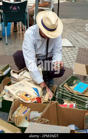 Der Flohmarkt am Donnerstag in der Feria Street. Sevilla Andalusien Spanien. Dies ist der älteste Markt in Sevilla. Stockfoto