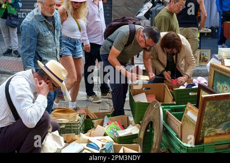 Der Flohmarkt am Donnerstag in der Feria Street. Sevilla Andalusien Spanien. Dies ist der älteste Markt in Sevilla. Stockfoto