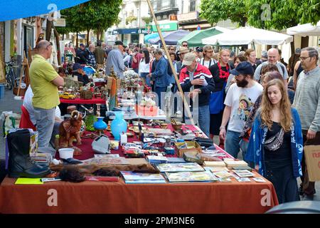 Der Flohmarkt am Donnerstag in der Feria Street. Sevilla Andalusien Spanien. Dies ist der älteste Markt in Sevilla. Stockfoto