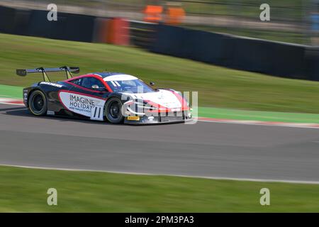 British GT Championship, 2023 Intelligent Money, Oulton Park Racing Circuit, Paddock Motorsport, Mark Smith, Martin Plowman, McLaren 720S GT3 Stockfoto