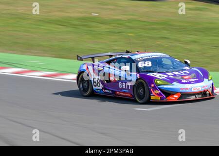 British GT Championship, 2023 Intelligent Money, Oulton Park Racing Circuit, Team Brit, Aaron Morgan, Bobby Trundley, McLaren 570S GT4 Stockfoto