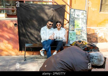 Indien, Rajasthan, Jaipur, UNESCO-Weltkulturerbe, Straßenfotograf mit alter Kamera Stockfoto