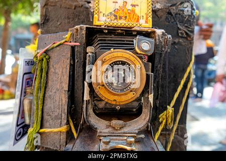 Indien, Rajasthan, Jaipur, UNESCO-Weltkulturerbe, Straßenfotograf mit alter Kamera Stockfoto