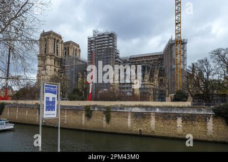 Baustelle Notre-Dame in Paris, Frankreich. Hochauflösendes Panorama. 24. März 2023. Stockfoto