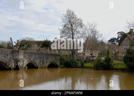 Die Brücke aus dem 14. Jahrhundert über den Medway in Aylesford, Kent, England Stockfoto