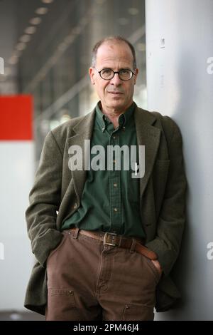 EINGEREICHT am 10. Oktober 2007, Hessen, FrankfurtMain: Israelischer Schriftsteller Meir Shalev, auf der Frankfurter Buchmesse abgebildet. Shalev starb am 11. April 2023 im Alter von 74 Jahren. Foto: Uwe Zucchi/dpa Stockfoto