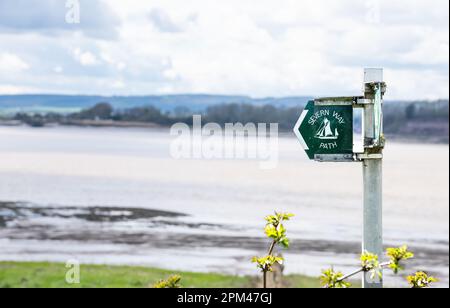 Fußweg Wegweiser für den Severn Way Public Path, nahe der Schärfe am Ufer des Flusses Severn, Gloucestershire, Großbritannien Stockfoto