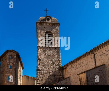 Die Kirche Saint Etienne in den Höhen von Anduze, in den Cévennes, in der Gard, in Occitanie, Frankreich Stockfoto