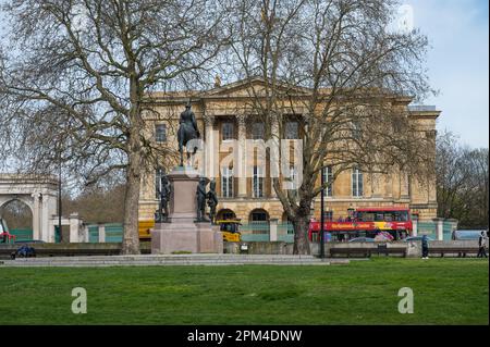 Apsley House, dem ehemaligen Zuhause von der erste Herzog von Wellington und jetzt von English Heritage als Museum laufen, steht am Hyde Park Corner, London, England, Großbritannien Stockfoto