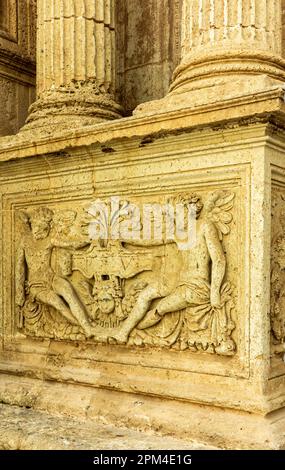 In Stein gemeißelte Figuren auf der Außenseite der Kathedrale von Almeria oder der Kathedrale der Inkarnation von Almería, Catedral de la Encarnación de Almería Spanien. Stockfoto