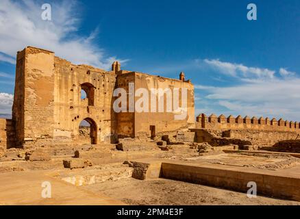 Alcazaba von Almeria, eine Festung aus dem 10. Jahrhundert, die während der muslimischen Herrschaft in Andalusien in Südspanien erbaut wurde. Stockfoto