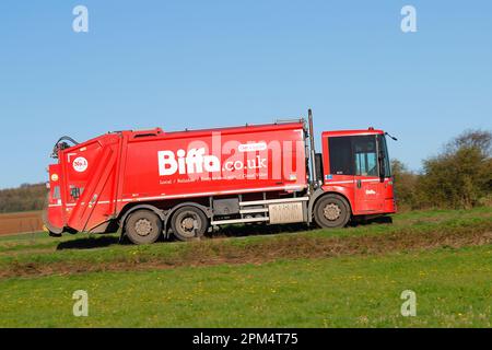 Ein Müllwagen von Biffa auf der B1222 in Sherburn-in-Elmet, North Yorkshire, Großbritannien Stockfoto