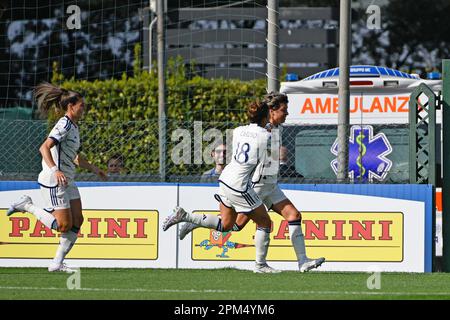 Stadio Tre Fontane, Rom, Italien. 11. April 2023. International Women Football Friendly, Italien gegen Kolumbien; Valentina Giacinti aus Italien feiert, nachdem sie in der 26.-minütigen Ausgabe des Gutscheins für 1-0 das Tor geschossen hat: Action Plus Sports/Alamy Live News Stockfoto