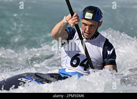 Waltham Cross. Vereinigtes Königreich. 09. April 2023 Britische Kanusport-GB-Auswahlrennen. Lee Valley White Water Centre. Waltham Cross. Joe Clarke im Kajak für Männer während der britischen Kanu-GB-Auswahlrennen im Lee Valley White Water Centre, Großbritannien. Stockfoto