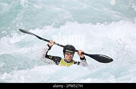 Waltham Cross. Vereinigtes Königreich. 10. April 2023 Britische Kanusport-GB-Auswahlrennen. Lee Valley White Water Centre. Waltham Cross. William Mayer im Kajak für Männer während der britischen Kanu-GB-Auswahlrennen im Lee Valley White Water Centre, Großbritannien. Stockfoto