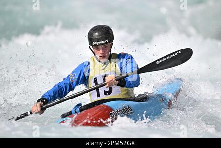 Waltham Cross. Vereinigtes Königreich. 10. April 2023 Britische Kanusport-GB-Auswahlrennen. Lee Valley White Water Centre. Waltham Cross. Sofia weilt im weiblichen Kajak während der britischen Kanu-GB-Auswahlrennen im Lee Valley White Water Centre, Großbritannien. Stockfoto