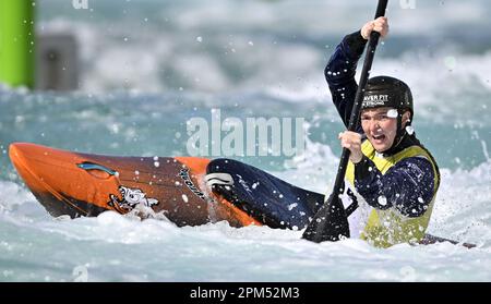 Waltham Cross. Vereinigtes Königreich. 10. April 2023 Britische Kanusport-GB-Auswahlrennen. Lee Valley White Water Centre. Waltham Cross. Ellis Miller im Kajak für Frauen während der britischen Kanu-GB-Auswahlrennen im Lee Valley White Water Centre, Großbritannien. Stockfoto