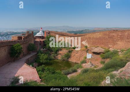 Jodhpur, Rajasthan, Indien - 17.10.2019 : Chamunda Mataji Tempel in der Festung Mehrangarh, Chamunda Mataji war Rao Jodhas Gründer von Jodhpur, Isht Devi. Stockfoto