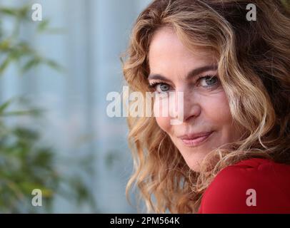 VENEDIG, ITALIEN - 07. SEPTEMBER: Claudia Gerini kommt im Hotel Excelsior während des Venedig Filmfestivals 79. am 07. September 2022 in Venedig an Stockfoto