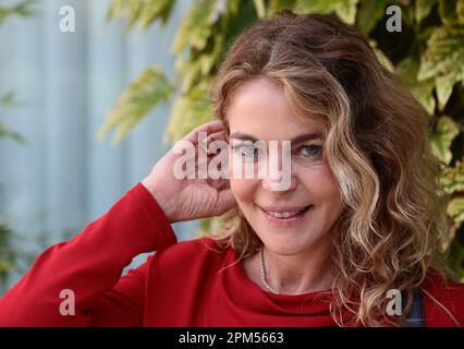 VENEDIG, ITALIEN - 07. SEPTEMBER: Claudia Gerini kommt im Hotel Excelsior während des Venedig Filmfestivals 79. am 07. September 2022 in Venedig an Stockfoto