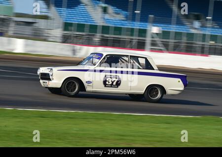 Mike Gardiner, Josh Cook, Ford Lotus Cortina, eine Stunde Rennstrecke um ein Gitter, das die Historic Touring Car Challenge, HTCC und die Tony Dron Trophäe fo kombiniert Stockfoto