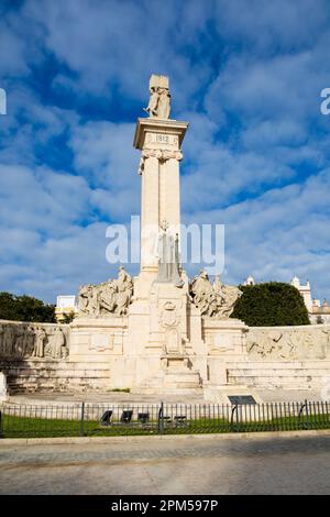 Das Monumento a la Constitucion 1812, Denkmal der Verfassung 1812, um das hundertjährige Bestehen des Unabhängigkeitskrieges zu feiern. Plaza Espana, Cadiz Stockfoto