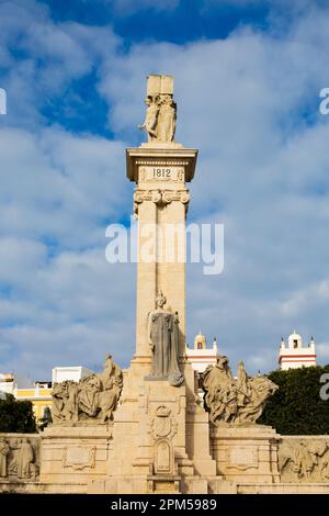 Das Monumento a la Constitucion 1812, Denkmal der Verfassung 1812, um das hundertjährige Bestehen des Unabhängigkeitskrieges zu feiern. Plaza Espana, Cadiz Stockfoto