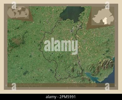 Armagh, Region Nordirland. Hochauflösende Satellitenkarte. Standorte der wichtigsten Städte der Region. Eckkarten für zusätzliche Standorte Stockfoto