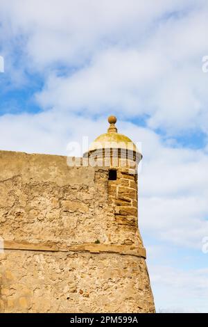 Detail der Festung Vedette von Castillo de Santa Catalina, Cadiz, Andalusien, Spanien. Fort, Schloss. Stockfoto