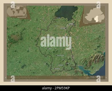 Armagh, Region Nordirland. Hochauflösende Satellitenkarte. Standorte und Namen der wichtigsten Städte der Region. Eckkarten für zusätzliche Standorte Stockfoto