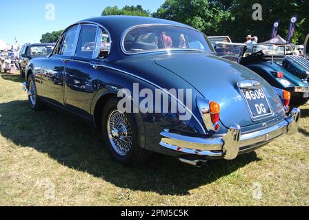 Ein Jaguar Mk2 3,8 aus dem Jahr 1961 wurde bei der 47. Historic Vehicle Gathering in Powderham, Devon, England, ausgestellt. Stockfoto