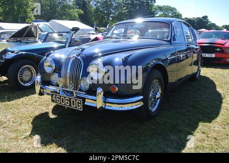 Ein Jaguar Mk2 3,8 aus dem Jahr 1961 wurde bei der 47. Historic Vehicle Gathering in Powderham, Devon, England, ausgestellt. Stockfoto