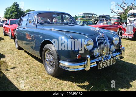 Ein Jaguar Mk2 3,8 aus dem Jahr 1961 wurde bei der 47. Historic Vehicle Gathering in Powderham, Devon, England, ausgestellt. Stockfoto
