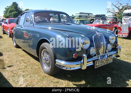 Ein Jaguar Mk2 3,8 aus dem Jahr 1961 wurde bei der 47. Historic Vehicle Gathering in Powderham, Devon, England, ausgestellt. Stockfoto