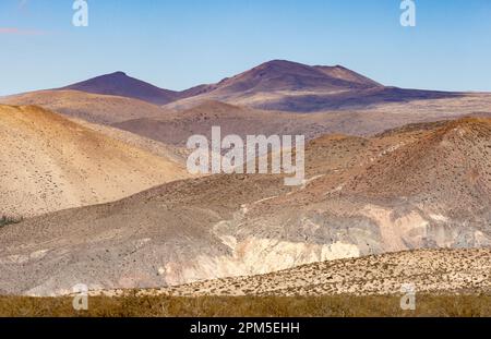 Landschaftsaufnahme des argentinischen Pampa in der Provinz Neuquén - Reisen nach Südamerika Stockfoto