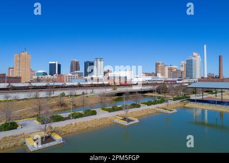 Birmingham, Alabama Skyline an einem sonnigen Tag Stockfoto