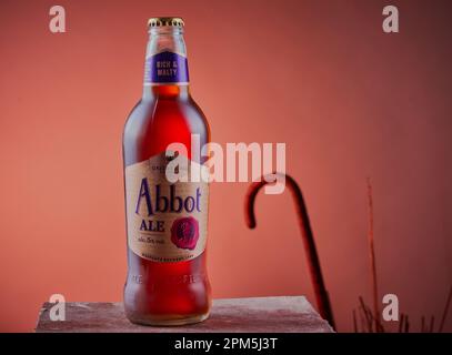 Mansfield, Nottingham, Vereinigtes Königreich: Studio-Produktbild einer Flasche Abbot Ale. Stockfoto