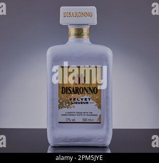 Mansfield, Nottingham, Vereinigtes Königreich: Studio-Produktbild einer Flasche Disaronno. Stockfoto