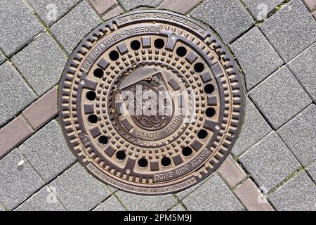 Kanaldeckel mit dem Stadtwappen von Brühl, Nordrhein-Westfalen, Deutschland Stockfoto