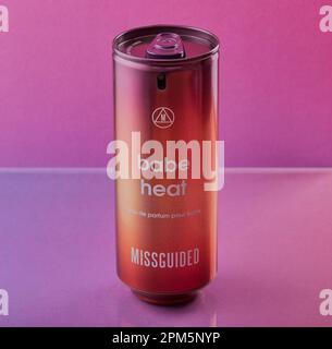 Mansfield, Nottingham, Vereinigtes Königreich: Studio-Produktbild des fehlgeleiteten Babe Heat Parfums. Stockfoto