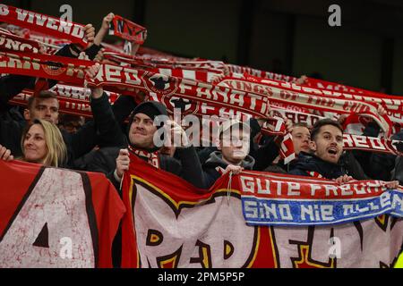 Manchester, Großbritannien. 11. April 2023. Bayern München Fans während der UEFA Champions League Quarter-Finals 1. Leg Manchester City vs Bayern München im Etihad Stadium, Manchester, Großbritannien, 11. April 2023 (Foto von Mark Cosgrove/News Images) in Manchester, Großbritannien, am 4./11. April 2023. (Foto: Mark Cosgrove/News Images/Sipa USA) Guthaben: SIPA USA/Alamy Live News Stockfoto