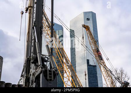 Die Baustelle des zentralen Businessturms an der Neuen Mainzer Straße in Frankfurt am Main wird 205 Meter hoch sein und 52 Stockwerke hoch sein. Stockfoto