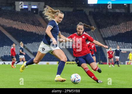 Glasgow, Großbritannien. 11. April 2023. UK. Die schottische Frauennationalmannschaft trat in einem freundlichen Hampden Park, Glasgow, Schottland, Großbritannien, gegen die Nationalmannschaft der Frauen von Costa Rica an. Schottland gewann 4 - 0 mit Toren von EMMA WATSON (Nr. 11) 5 Minuten und 66 Minuten, CAROLINE WIER (Nr. 9) 37 Minuten und ein eigenes Tor von KATHERINE ALVARADO (Nr. 16) 28 Minuten. Kredit: Findlay/Alamy Live News Stockfoto