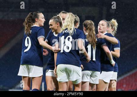 Glasgow, Großbritannien. 11. April 2023. UK. Die schottische Frauennationalmannschaft trat in einem freundlichen Hampden Park, Glasgow, Schottland, Großbritannien, gegen die Nationalmannschaft der Frauen von Costa Rica an. Schottland gewann 4 - 0 mit Toren von EMMA WATSON (Nr. 11) 5 Minuten und 66 Minuten, CAROLINE WIER (Nr. 9) 37 Minuten und ein eigenes Tor von KATHERINE ALVARADO (Nr. 16) 28 Minuten. Kredit: Findlay/Alamy Live News Stockfoto