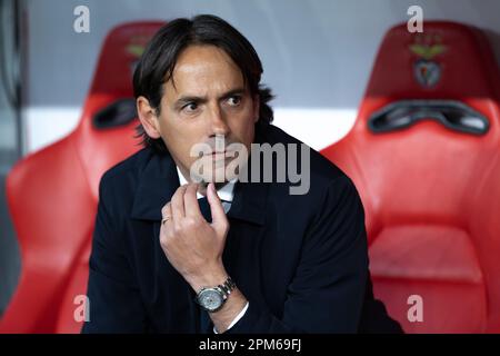 Lissabon, Portugal. 11. April 2023. 11. April 2023. Lissabon, Portugal. Inter Mailands Cheftrainer aus Italien Simone Inzaghi in Aktion während des Spiels der Leg of the Quarter-Finals 1. für die UEFA Champions League, Benfica gegen Inter Mailand Credit: Alexandre de Sousa/Alamy Live News Stockfoto