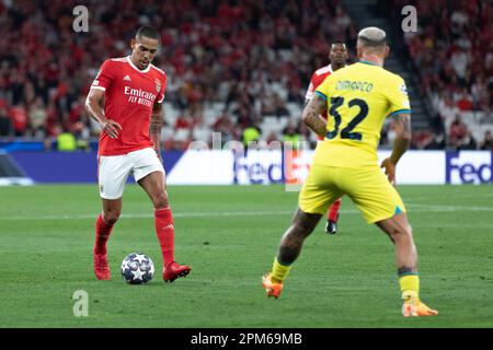 Lissabon, Portugal. 11. April 2023. 11. April 2023. Lissabon, Portugal. Benficas Verteidiger aus Brasilien Gilberto (2) in Aktion während des Spiels der Leg of the Quarter-Finals 1. für die UEFA Champions League, Benfica gegen Inter Mailand Credit: Alexandre de Sousa/Alamy Live News Stockfoto