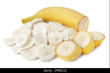 Süße sublimierte und frische Bananen auf weißem Hintergrund Stockfoto