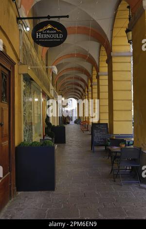 Saint-Jean-de-Maurienne : sous les Arcades Stockfoto